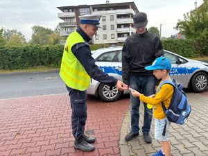 Policjanci podczas działań Bezpieczna droga do szkoły.