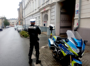 Policjanci podczas działań Bezpieczna droga do szkoły.