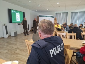 Policjanci podczas spotkania.