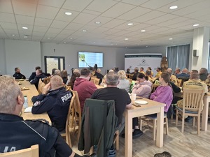 Policjanci podczas spotkania.
