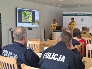 Policjanci podczas spotkania.