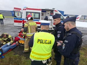 Policjanci podczas ćwiczeń.