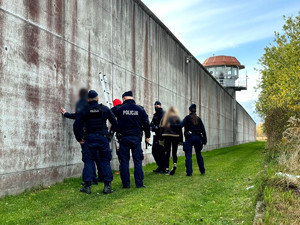 Policjanci podczas ćwiczeń w Areszcie Śledczym.