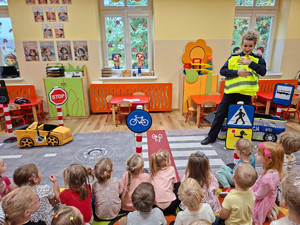 Dzieci podczas pogadanki.