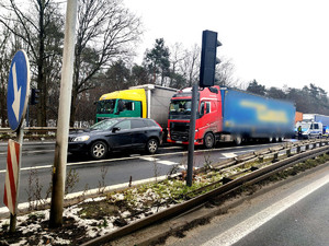 Pojazdy podczas kolizji na dk12.