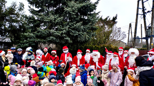 Policjanci oraz motocykliści podczas Moto Mikołajów.