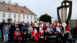 Policjanci oraz motocykliści podczas Moto Mikołajów.
