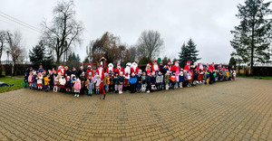 Policjanci oraz motocykliści podczas Moto Mikołajów.