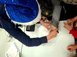 Policjantka podczas spotkania.