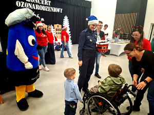 Policjantka podczas spotkania.