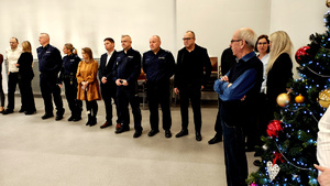 Policjanci podczas spotkania wigilijnego.