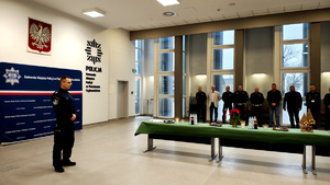 Policjanci podczas spotkania wigilijnego.