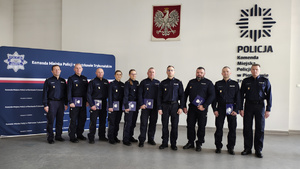 Policjanci podczas uroczystej zbiórki.