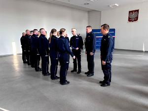 Policjanci podczas uroczystej zbiórki.
