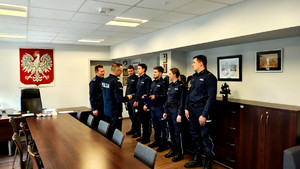 Policjanci podczas mianowania na pierwszy stopień podoficerski.