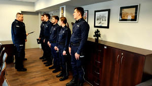 Policjanci podczas mianowania na pierwszy stopień podoficerski.