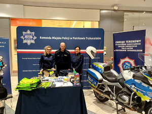 Policjanci podczas finału Wielkiej Orkiestry Świątecznej Pomocy.