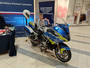 Policjanci podczas finału Wielkiej Orkiestry Świątecznej Pomocy.