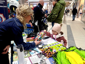 Policjanci podczas finału Wielkiej Orkiestry Świątecznej Pomocy.