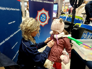 Policjanci podczas finału Wielkiej Orkiestry Świątecznej Pomocy.