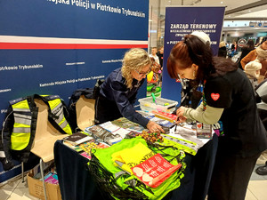 Policjanci podczas finału Wielkiej Orkiestry Świątecznej Pomocy.