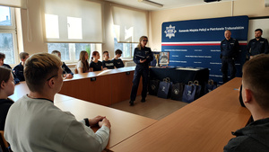 Uczestnicy oraz komisja konkursowa podczas rozpoczęcia turnieju.