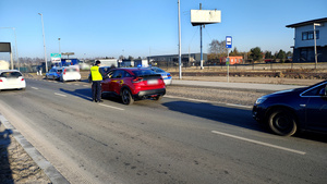 Policjant podczas kontroli trzeźwości.