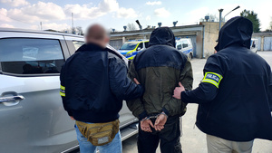 Zatrzymany z policjantami.