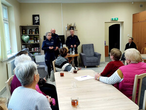 Policjanci podczas prelekcji.