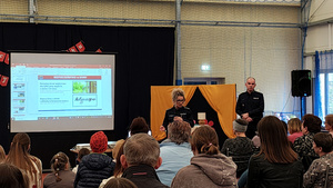 Policjanci podczas prelekcji.