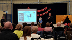 Policjanci podczas prelekcji.