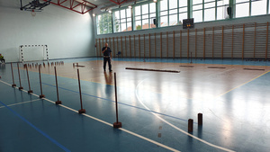 Naczelnik Wydziału Ruchu Drogowego podczas rozpoczęcia turnieju.