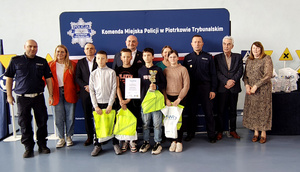 Zaproszeni goście oraz zawodnicy podczas rozpoczęcia turnieju.