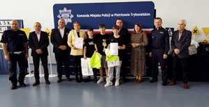 Zaproszeni goście oraz zawodnicy podczas rozpoczęcia turnieju.