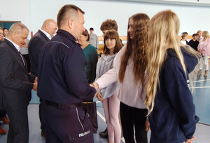 Zaproszeni goście oraz zawodnicy podczas rozpoczęcia turnieju.