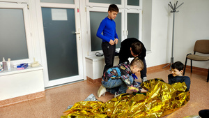 Zaproszeni gości oraz uczestnicy podczas etapu powiatowego Turnieju Bezpieczeństwa w Ruchu Drogowym w Gomulinie.