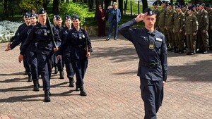 Kadeci i zaproszeni goście podczas uroczystości.