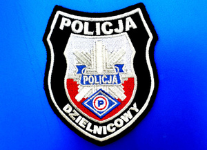 Tarcza z napisem policja dzielnicowy.
