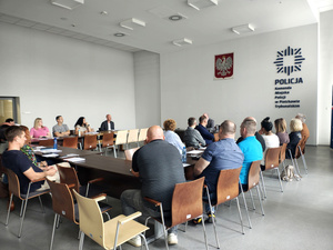 Grupa osób uczestnicząca w szkoleniu.