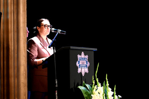Karolina Recheta podczas przemówienia.