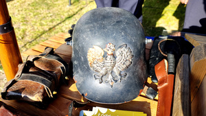 Mieszkańcy oraz wystawcy podczas pikniku.