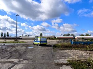 Funkcjonariusze podczas kontroli terenów kolejowych.