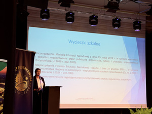 Prelegentka podczas konferencji.
