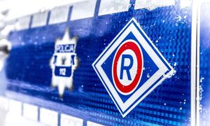 logo ruchy drogowego "R" oraz tzw. gwiazda policyjna na niebieskim tle