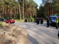 policjanci przygotowują się do działań